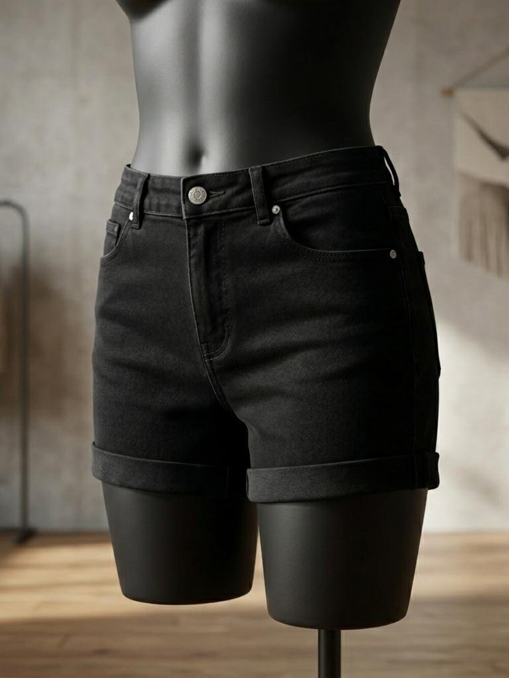 Women's Solid Regular 5 Pocket Dark Wash Black Cuffed Denim Shorts Size XL